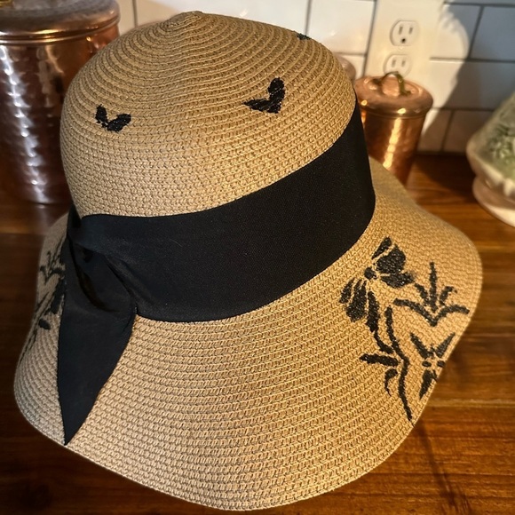 Hand painted one of a kind summer hat - Picture 4 of 7
